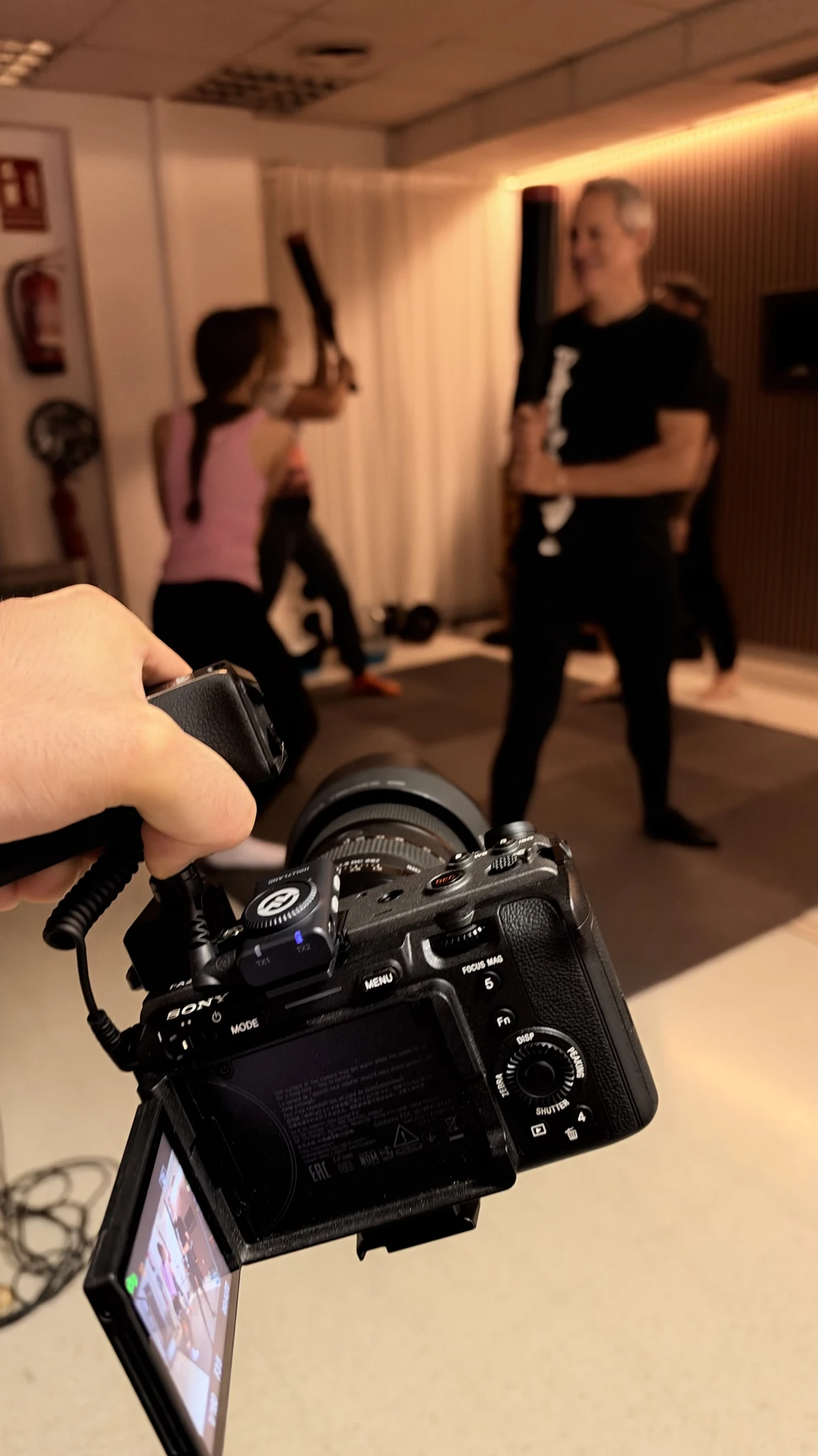 Rodaje de una sesión de entrenamiento con cámara Sony en primer plano